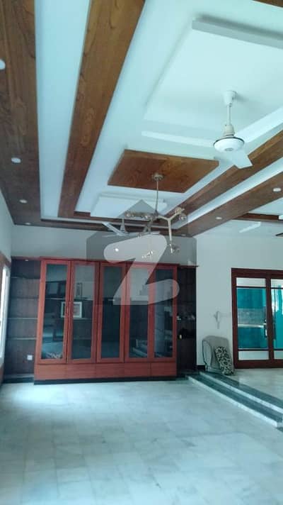 Bungalow For Sale Between Badar N Hilal 600 Square Yards Duplex