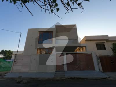 ڈی ایچ اے فیز 6 ڈی ایچ اے ڈیفینس,کراچی میں 5 کمروں کا 12 مرلہ مکان 13.5 کروڑ میں برائے فروخت۔