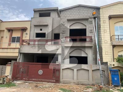 بحریہ ٹاؤن فیز 8 ۔ عثمان بلاک بحریہ ٹاؤن فیز 8 ۔ سفاری ویلی,بحریہ ٹاؤن فیز 8,بحریہ ٹاؤن راولپنڈی,راولپنڈی میں 5 کمروں کا 7 مرلہ مکان 1.9 کروڑ میں برائے فروخت۔