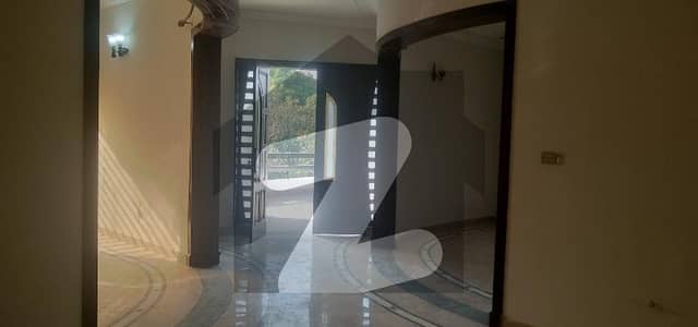 آئی ۔ 8/2 آئی ۔ 8,اسلام آباد میں 7 کمروں کا 1 کنال مکان 6.0 لاکھ میں کرایہ پر دستیاب ہے۔