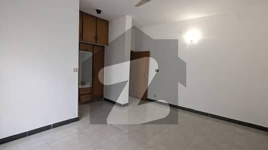 FOR RENT Fully Renovated 3 Bedrooms Upper Portion With Separate Gate F_7/1