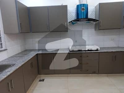 ڈی ایچ اے فیز 5 ڈیفنس (ڈی ایچ اے),لاہور میں 3 کمروں کا 1 کنال بالائی پورشن 1.3 لاکھ میں کرایہ پر دستیاب ہے۔