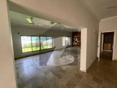 ایف ۔ 7/1 ایف ۔ 7,اسلام آباد میں 4 کمروں کا 1 کنال مکان 4.5 لاکھ میں کرایہ پر دستیاب ہے۔