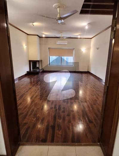 Newly Renovated 5 Bedroom House