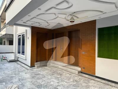 جی ۔ 15/1 جی ۔ 15,اسلام آباد میں 6 کمروں کا 14 مرلہ مکان 5.7 کروڑ میں برائے فروخت۔