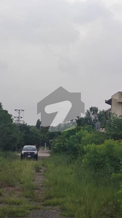 سملی ڈیم روڈ اسلام آباد میں 9 کنال رہائشی پلاٹ 8.5 کروڑ میں برائے فروخت۔