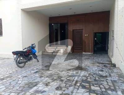 1 kanal Commercial Building for Rent 150 Feet Road three story hall Johar town near expo center and emporium mall It office software house commercial activity