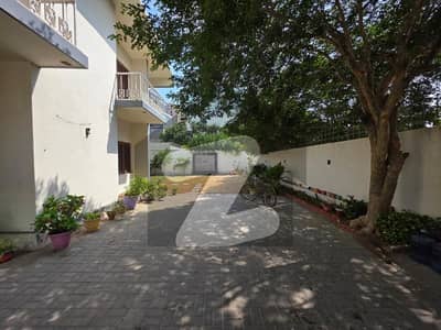 ڈی ایچ اے فیز 4 ڈی ایچ اے ڈیفینس,کراچی میں 1 کنال مکان 17.5 کروڑ میں برائے فروخت۔