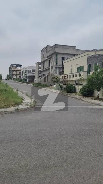 زراج ہاؤسنگ سکیم اسلام آباد میں 10 مرلہ رہائشی پلاٹ 2.1 کروڑ میں برائے فروخت۔