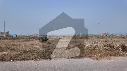 ڈی ایچ اے فیز 8 - بلاک زیڈ 4 ڈی ایچ اے فیز 8,ڈیفنس (ڈی ایچ اے),لاہور میں 10 مرلہ رہائشی پلاٹ 1.38 کروڑ میں برائے فروخت۔