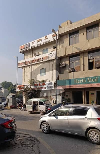 ڈی ایچ اے فیز 1 - بلاک جی فیز 1,ڈیفنس (ڈی ایچ اے),لاہور میں 3 مرلہ دکان 2.3 لاکھ میں کرایہ پر دستیاب ہے۔