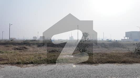 ڈی ایچ اے فیز 8 - بلاک زیڈ 4 ڈی ایچ اے فیز 8,ڈیفنس (ڈی ایچ اے),لاہور میں 6 مرلہ رہائشی پلاٹ 85.0 لاکھ میں برائے فروخت۔