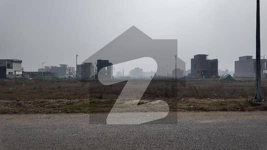 ڈی ایچ اے فیز 8 - بلاک زیڈ 6 ڈی ایچ اے فیز 8,ڈیفنس (ڈی ایچ اے),لاہور میں 1 کنال رہائشی پلاٹ 2.25 کروڑ میں برائے فروخت۔