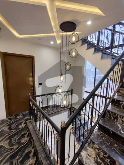 بش ایگزیکٹو ولاز ملتان میں 4 کمروں کا 5 مرلہ مکان 2.1 کروڑ میں برائے فروخت۔