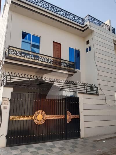 شالیمار کالونی ملتان میں 4 کمروں کا 4 مرلہ مکان 1.4 کروڑ میں برائے فروخت۔