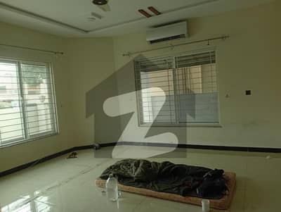 ای ۔ 11 اسلام آباد میں 7 کمروں کا 1 کنال مکان 5.0 لاکھ میں کرایہ پر دستیاب ہے۔