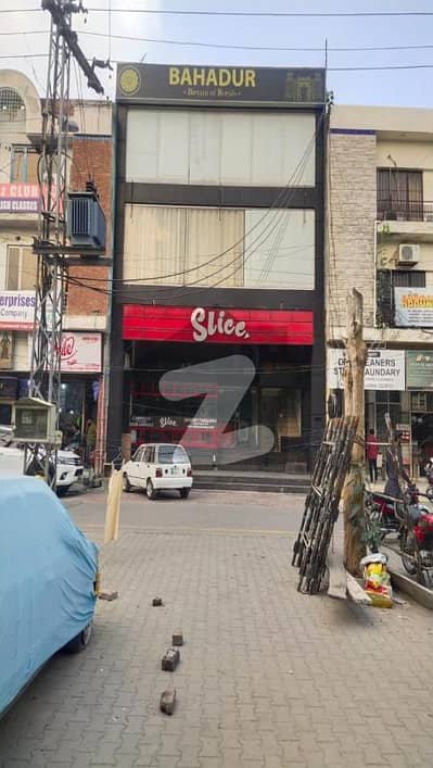 ڈی ایچ اے فیز 3 - بلاک وائے فیز 3,ڈیفنس (ڈی ایچ اے),لاہور میں 4 مرلہ عمارت 9.45 کروڑ میں برائے فروخت۔