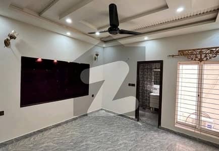 واپڈا ٹاؤن گوجرانوالہ میں 5 کمروں کا 10 مرلہ مکان 1.1 لاکھ میں کرایہ پر دستیاب ہے۔