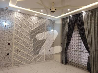 واپڈا ٹاؤن گوجرانوالہ میں 5 کمروں کا 10 مرلہ مکان 85.0 ہزار میں کرایہ پر دستیاب ہے۔