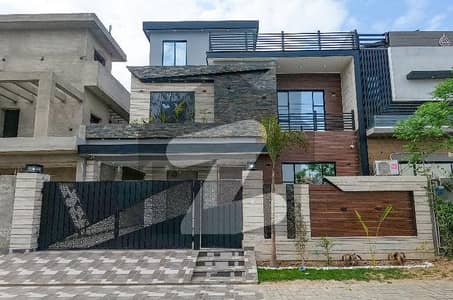 سینٹرل پارک ۔ بلاک اے سینٹرل پارک ہاؤسنگ سکیم,لاہور میں 5 کمروں کا 10 مرلہ مکان 3.5 کروڑ میں برائے فروخت۔