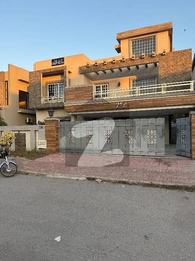 بحریہ ٹاؤن فیز 8 بحریہ ٹاؤن راولپنڈی,راولپنڈی میں 6 کمروں کا 1 کنال مکان 2.4 لاکھ میں کرایہ پر دستیاب ہے۔