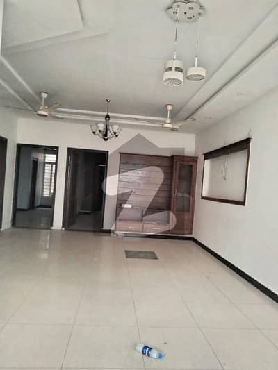 ای ۔ 11 اسلام آباد میں 4 کمروں کا 10 مرلہ مکان 1.8 لاکھ میں کرایہ پر دستیاب ہے۔