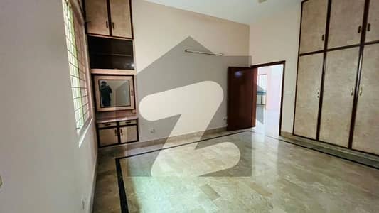 جوہر ٹاؤن لاہور میں 2 کمروں کا 10 مرلہ بالائی پورشن 63.0 ہزار میں کرایہ پر دستیاب ہے۔