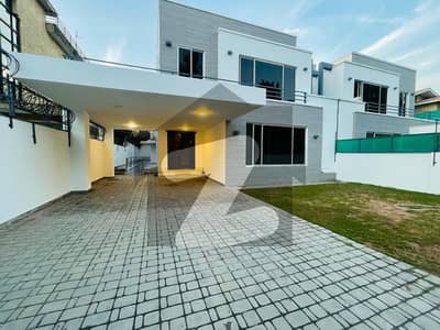 F-8 LIKE A BRAND NEW 6 Bedroom House With Beautiful Garden For Rent