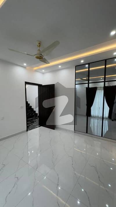 پیراگون سٹی لاہور میں 3 کمروں کا 10 مرلہ بالائی پورشن 65.0 ہزار میں کرایہ پر دستیاب ہے۔