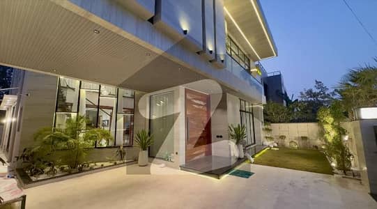 Luxury: 1 Kanal Designer Masterpiece in Valencia Town!  Experience the pinnacle of sophisticated living in one of Lahore's most sought-after communities. This brand-new, architecturally stunning villa offers everything a modern family desires.  Prime Location: Situated on a wide 40-