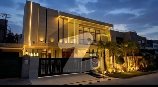 طارق گارڈنز لاہور میں 5 کمروں کا 1 کنال مکان 10.2 کروڑ میں برائے فروخت۔