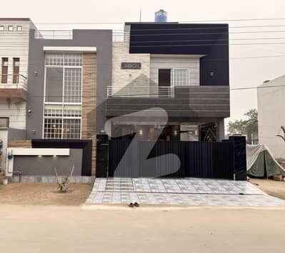 10 MARLA BRAND NEW ULTRA MODERN DESIGN HOUSE FOR SALE