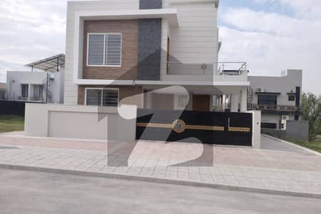 بحریہ ٹاؤن فیز 8 بحریہ ٹاؤن راولپنڈی,راولپنڈی میں 5 کمروں کا 10 مرلہ مکان 3.0 کروڑ میں برائے فروخت۔