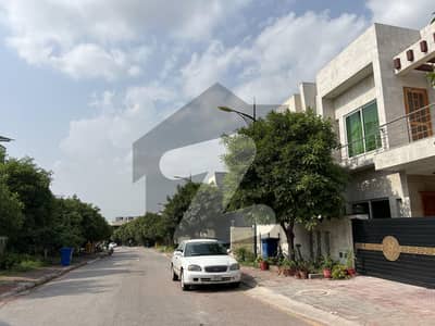 Bahria enclave islamabad 5 marla corner plot with 1.5 constructible extra land and all charges paid