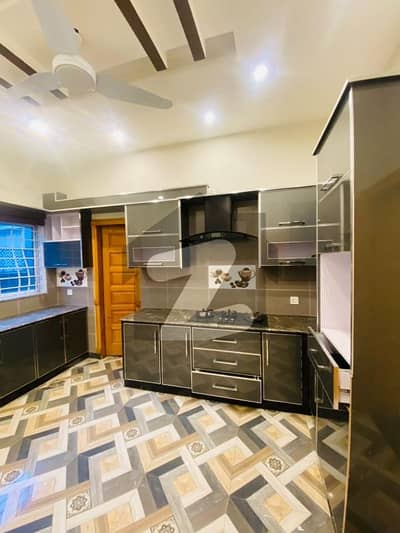 ڈی ایچ اے فیز 2 - سیکٹر بی ڈی ایچ اے ڈیفینس فیز 2,ڈی ایچ اے ڈیفینس,اسلام آباد میں 4 کمروں کا 1 کنال مکان 2.3 لاکھ میں کرایہ پر دستیاب ہے۔