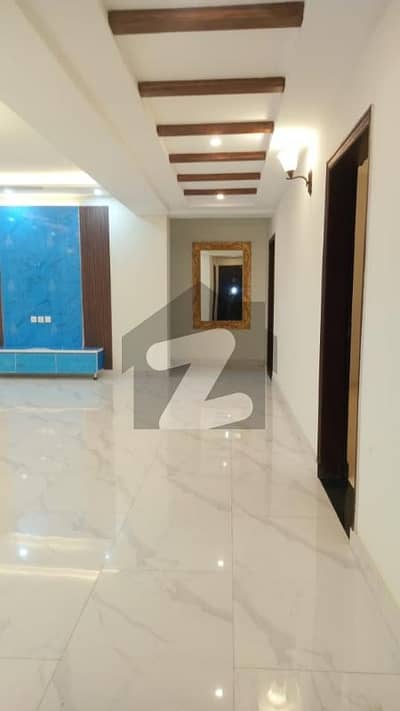 عسکری 11 ۔ سیکٹر بی عسکری 11,عسکری,لاہور میں 3 کمروں کا 10 مرلہ فلیٹ 3.15 کروڑ میں برائے فروخت۔