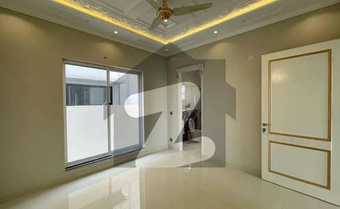 Ideally Located Upper Portion Of 6 Marla Is Available For rent In Cavalry Extension