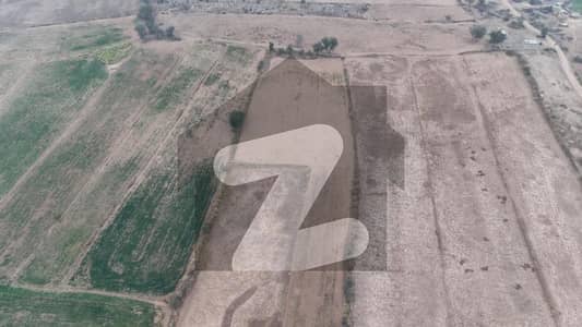 نیلہ دلہ انٹرچینج ایم-2 لاہور اسلام آباد موٹروے,چکوال میں 184 کنال کمرشل پلاٹ 24.64 کروڑ میں برائے فروخت۔