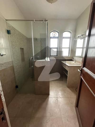 ڈی ایچ اے فیز 6 ڈی ایچ اے ڈیفینس,کراچی میں 8 کمروں کا 4 کنال مکان 45.0 کروڑ میں برائے فروخت۔