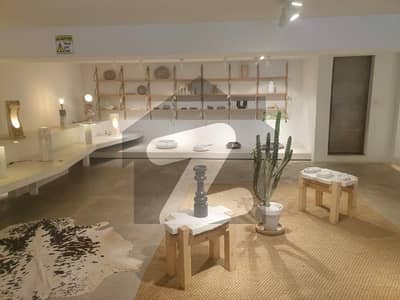 ڈی ایچ اے فیز 4 - ڈبل سی اے بلاک فیز 4,ڈیفنس (ڈی ایچ اے),لاہور میں 8 مرلہ دکان 6.5 لاکھ میں کرایہ پر دستیاب ہے۔