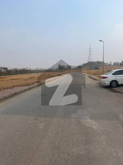 بحریہ ٹاؤن فیز 8 ۔ بلاک اے بحریہ ٹاؤن فیز 8,بحریہ ٹاؤن راولپنڈی,راولپنڈی میں 10 مرلہ رہائشی پلاٹ 80.0 لاکھ میں برائے فروخت۔