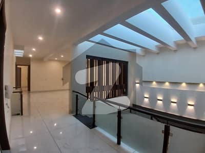 ڈی ایچ اے فیز 8 ڈی ایچ اے ڈیفینس,کراچی میں 6 کمروں کا 1 کنال مکان 6.5 لاکھ میں کرایہ پر دستیاب ہے۔