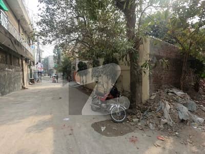 کیولری ایکسٹینشن لاہور میں 4 مرلہ رہائشی پلاٹ 1.15 کروڑ میں برائے فروخت۔