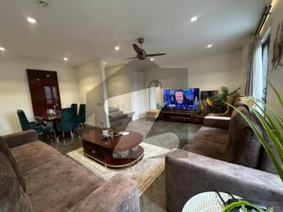 گلبرگ 3 گلبرگ,لاہور میں 1 کمرے کا 5 مرلہ فلیٹ 3.76 کروڑ میں برائے فروخت۔