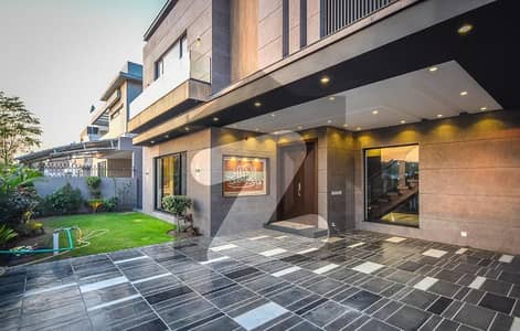 10 MARLA HOUSE FOR SALE NEAR MCDONALDS PHASE 7