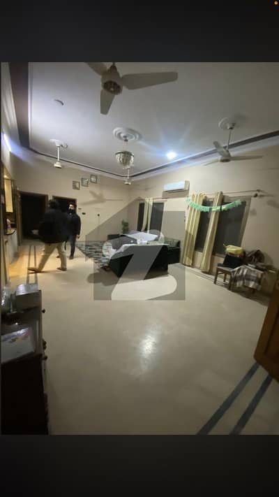 240 Yards 1st Floor Portion