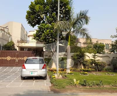 ڈی ایچ اے فیز 5 - بلاک ڈی فیز 5,ڈیفنس (ڈی ایچ اے),لاہور میں 7 کمروں کا 1 کنال مکان 13.0 کروڑ میں برائے فروخت۔