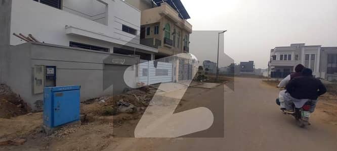 1 Kanal Top Location Plot No- 654 Block Q Phase 7 DHA Lahore For Urgent Sale