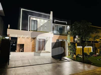 ڈی ایچ اے فیز 6 ڈیفنس (ڈی ایچ اے),لاہور میں 5 کمروں کا 1 کنال مکان 2.99 لاکھ میں کرایہ پر دستیاب ہے۔