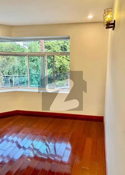 Newly Renovated 6 Bedroom House